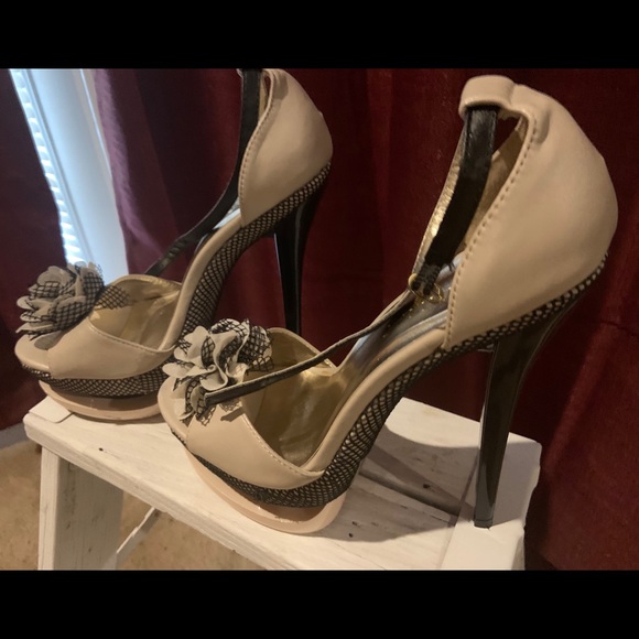 Beautiful stilettos - Picture 3 of 5